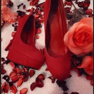 Red pumps